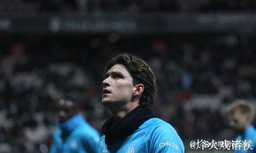 巴莱尔迪被德泽尔比冷落,同时阿根廷中卫梅迪纳则得到机会 巴莱尔迪被德泽尔比冷落,同时阿根廷中卫梅迪纳则得到机会