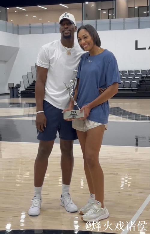 阿德巴约情侣故事:打爆自己女朋友,逼得女篮GOAT当场撒娇 阿德巴约情侣故事:打爆自己女朋友,逼得女篮GOAT当场撒娇